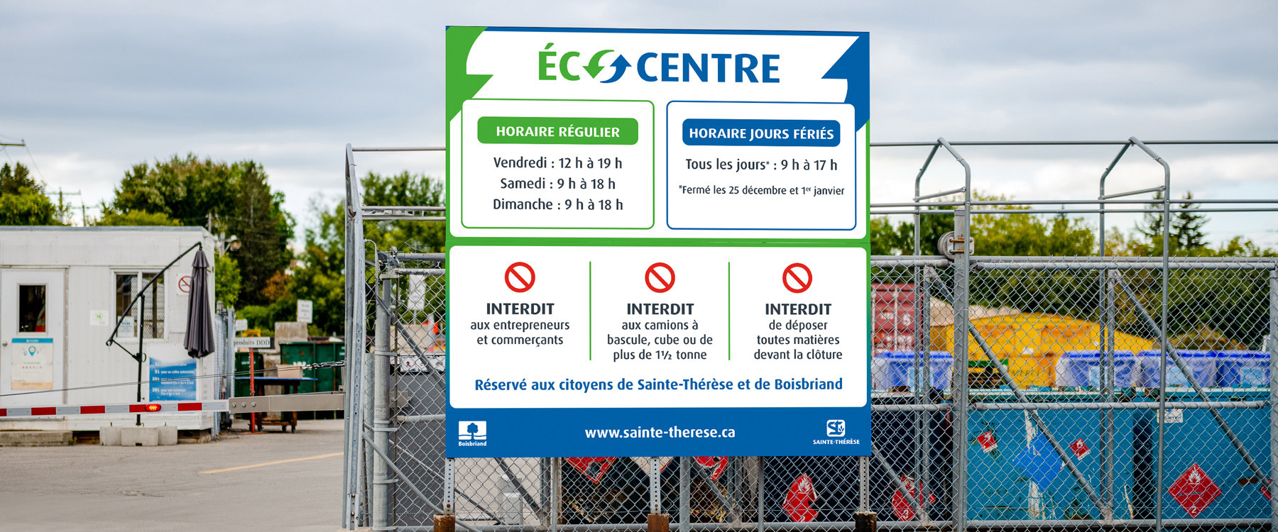 Affichage extérieur à l'entrée de l'écocentre.