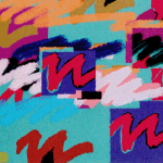 Trais épais de lignes triangulaires aux couleurs rouges, roses, oranges et noirs sur fond turquoise